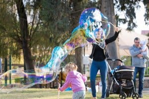 אטרקציות לילדים בועות סבון ענקיות